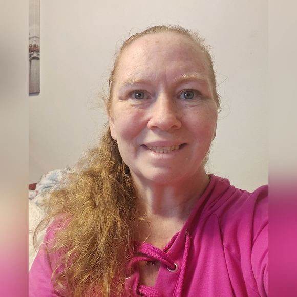 Meet your Posher, Lori - Picture 2 of 2